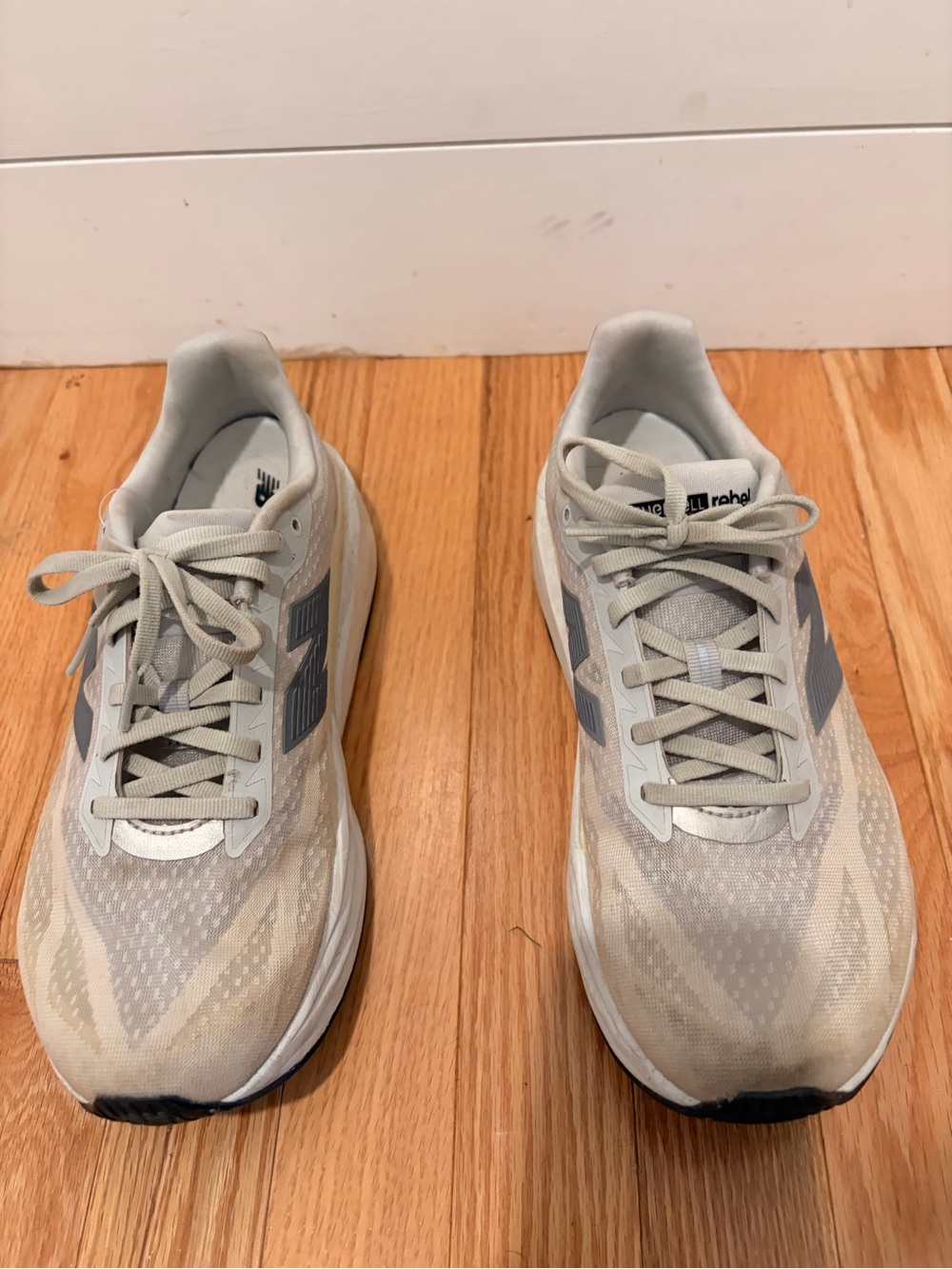 New Balance women’s fuel cell Light Gray/white Running Shoes